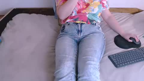 Maia online show from December 3, 2025, 7:45 pm