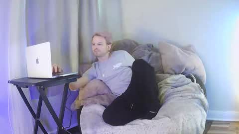 ChubsChadwell online show from November 27, 2025, 1:24 pm