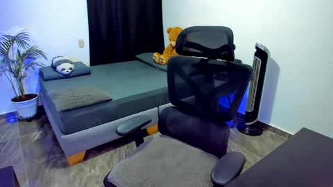 Luna and Sebas  online show from September 16, 2025, 12:00 am