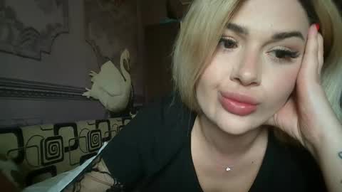 GreenKarina online show from April 23, 2026, 10:14 am