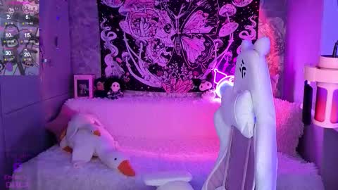 Snapshot of clairefaers chatting on November 16, 2025, 6:13 pm Claire Faers online show from November 16, 2025, 6:13 pm