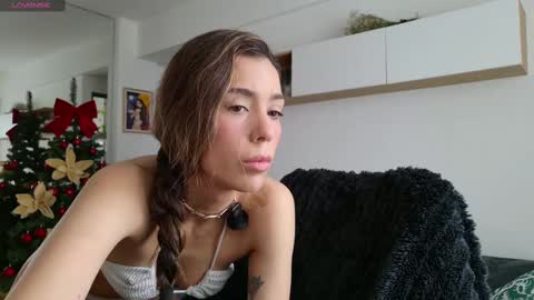 clairevarhol online show from November 16, 2025, 12:44 pm