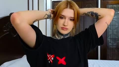 Sophie online show from May 11, 2026, 3:34 am