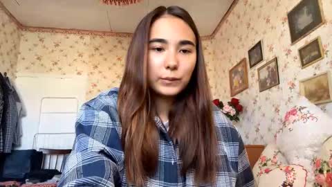 Snapshot of claribelatienza chatting on September 18, 2025, 7:21 am Yuna online show from September 18, 2025, 7:21 am