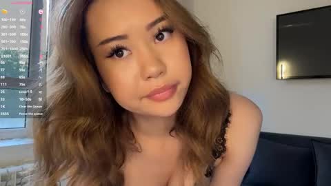 Lili online show from April 22, 2026, 1:23 pm
