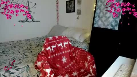 Snapshot of cleo_christmas chatting on June 19, 2026, 12:48 am cleo_christmas online show from June 19, 2026, 12:48 am