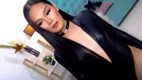 Cleo online show from November 30, 2025, 11:42 pm