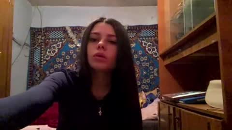 Mia online show from April 25, 2026, 10:18 am