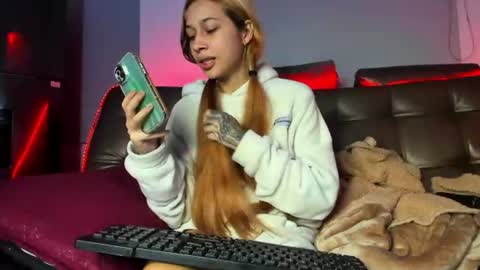 Snapshot of cleosexxx chatting on June 14, 2026, 3:19 am cleo y maikol online show from June 14, 2026, 3:19 am