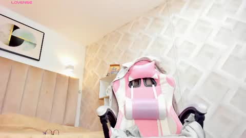 clhoe_johnson_ online show from July 1, 2026, 9:00 am