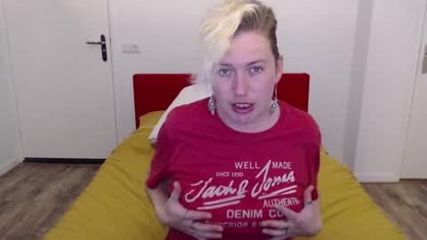 Syl  online show from February 23, 2025, 6:34 pm