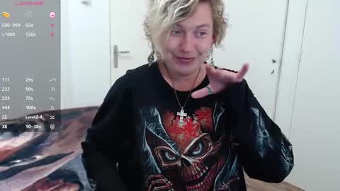 Syl  online show from November 11, 2025, 1:33 pm