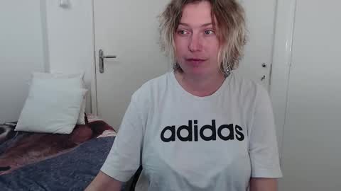 Syl  online show from February 5, 2026, 7:51 pm