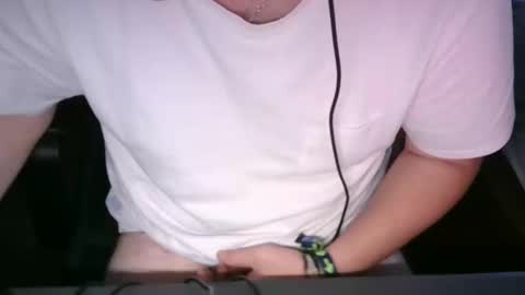 Snapshot of clluch95 chatting on October 1, 2025, 10:54 am clluch95 online show from October 1, 2025, 10:54 am