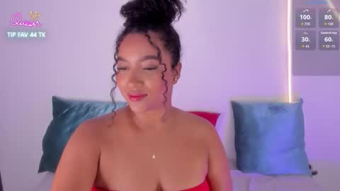 cloe_25 online show from February 11, 2026, 10:48 pm