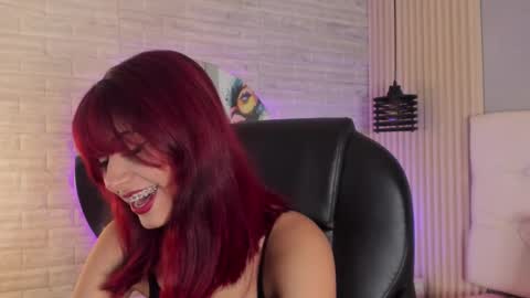 Snapshot of cloe__hills chatting on December 11, 2024, 12:23 pm Cloe online show from December 11, 2024, 12:23 pm