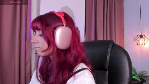 Snapshot of cloe__hills chatting on March 5, 2025, 12:00 pm Cloe online show from March 5, 2025, 12:00 pm