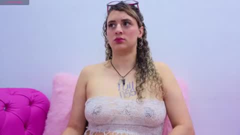 Snapshot of cloe_horney chatting on July 28, 2026, 4:39 pm Cloe online show from July 28, 2026, 4:39 pm