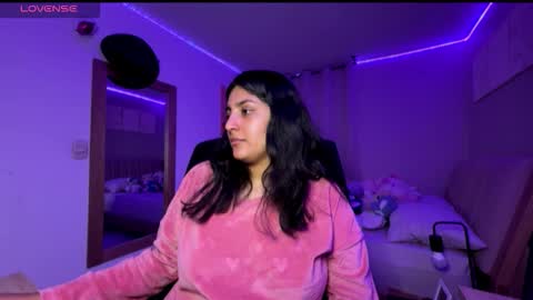 cloe small online show from November 7, 2025, 3:39 am