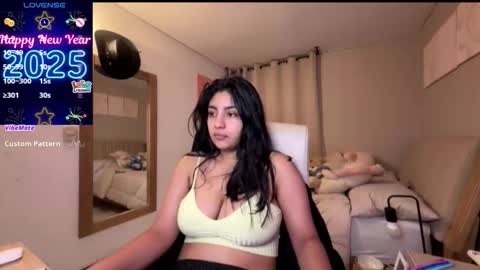 cloe small online show from November 13, 2025, 5:28 am