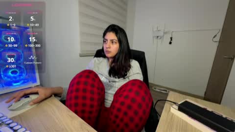 Snapshot of cloe_small08 chatting on April 28, 2026, 8:41 am cloe small online show from April 28, 2026, 8:41 am