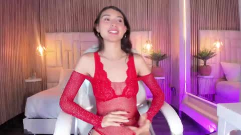 C L O E  online show from September 28, 2025, 5:57 am