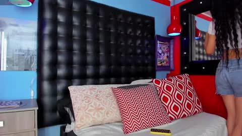 ---Cloe--- online show from November 18, 2025, 2:54 pm