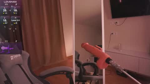 clooud_surfer online show from February 3, 2025, 4:10 pm