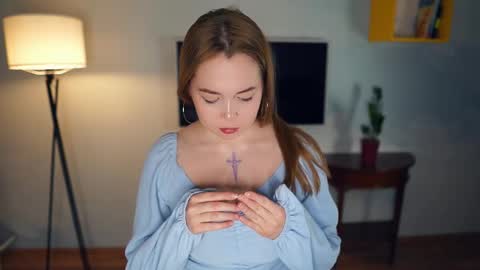 Snapshot of cloverhewell chatting on December 16, 2024, 10:13 pm Hi everybody Im Lily Today is my first day here Lets get acquainted online show from December 16, 2024, 10:13 pm