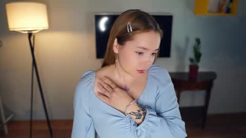 Snapshot of cloverhewell chatting on December 17, 2024, 1:18 am Hi everybody Im Lily Today is my first day here Lets get acquainted online show from December 17, 2024, 1:18 am