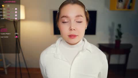 Snapshot of cloverhewell chatting on December 17, 2024, 8:21 pm Hi everybody Im Lily Today is my first day here Lets get acquainted online show from December 17, 2024, 8:21 pm