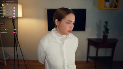 Snapshot of cloverhewell chatting on December 18, 2024, 2:32 am Hi everybody Im Lily Today is my first day here Lets get acquainted online show from December 18, 2024, 2:32 am