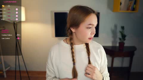 Snapshot of cloverhewell chatting on December 18, 2024, 6:57 pm Hi everybody Im Lily Today is my first day here Lets get acquainted online show from December 18, 2024, 6:57 pm