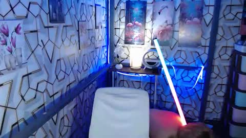 clyde_twinkx online show from November 21, 2025, 10:25 am