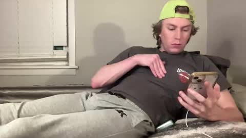 Clyde Austin online show from November 9, 2025, 2:32 am