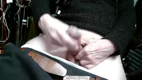 Snapshot of clystron chatting on February 6, 2025, 5:25 am clystron online show from February 6, 2025, 5:25 am