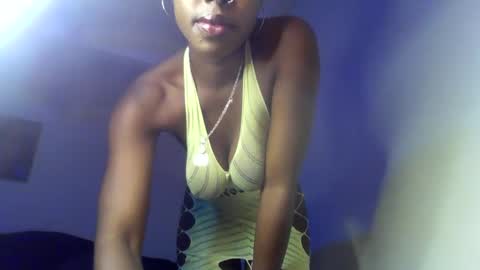 Snapshot of cocolatti1 chatting on October 16, 2025, 7:04 pm coco online show from October 16, 2025, 7:04 pm