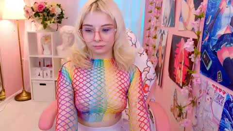 Mia online show from March 11, 2025, 4:10 am