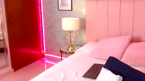Gia Colins online show from July 1, 2026, 12:29 pm