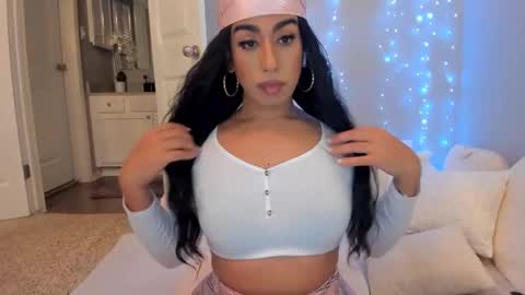 Snapshot of colombiantexas chatting on January 12, 2025, 11:15 pm ........ Instagram Lorysexys online show from January 12, 2025, 11:15 pm