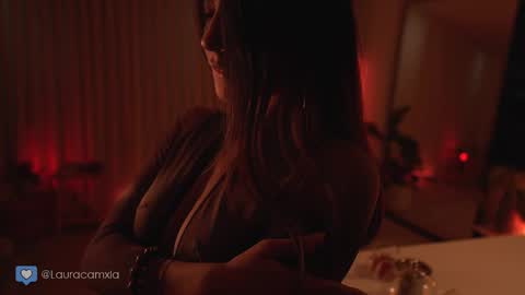 Laura online show from October 12, 2025, 1:48 am