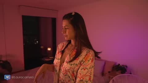 Laura online show from October 16, 2025, 11:06 pm