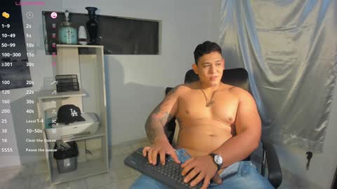 Snapshot of coltonmassif_ chatting on December 15, 2024, 11:42 pm coltonmassif_ online show from December 15, 2024, 11:42 pm