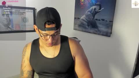 Snapshot of coltonmassif_ chatting on October 30, 2025, 4:03 am coltonmassif_ online show from October 30, 2025, 4:03 am