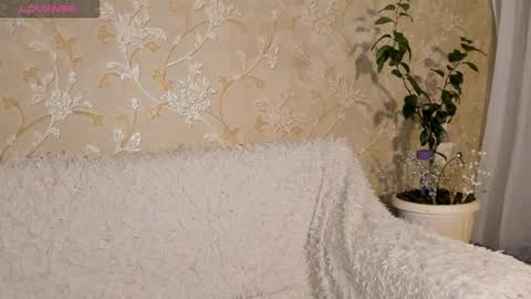 Snapshot of come_feel_me_ chatting on October 15, 2025, 8:09 pm Mia online show from October 15, 2025, 8:09 pm