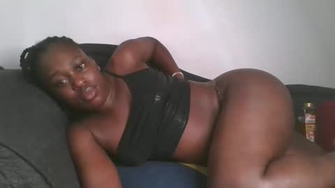 Snapshot of comicalcara chatting on February 13, 2025, 3:39 am Cara online show from February 13, 2025, 3:39 am