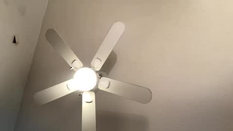 comnfromme1 online show from September 18, 2025, 10:56 pm