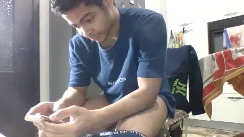 comobailamioso online show from November 18, 2025, 9:52 pm