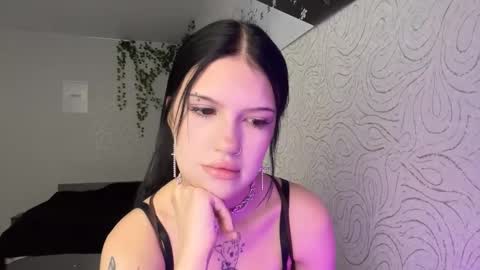 Bella  online show from November 11, 2025, 11:43 am