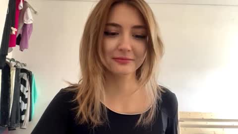 Snapshot of constancefanny chatting on March 1, 2026, 12:18 pm Amelia online show from March 1, 2026, 12:18 pm